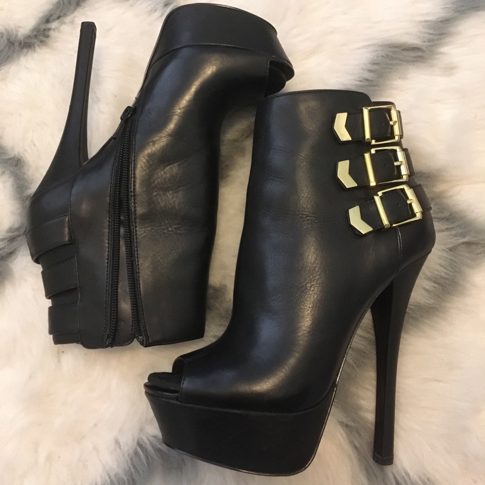 NWT Steve Madden stiletto boots.